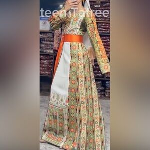 Palestinian Tatreez Thobe! 💚